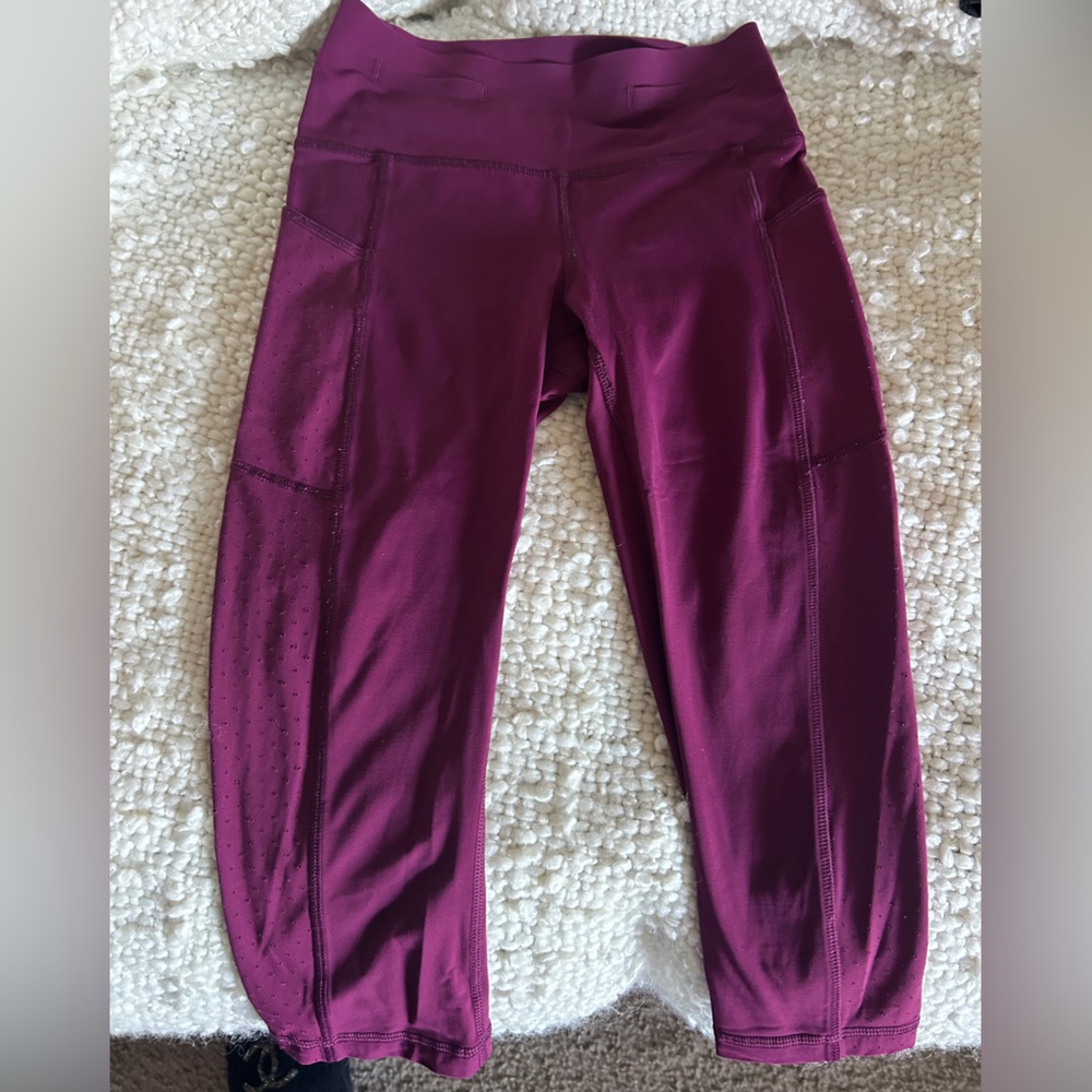 Lululemon capri good condition Fuschia size 4